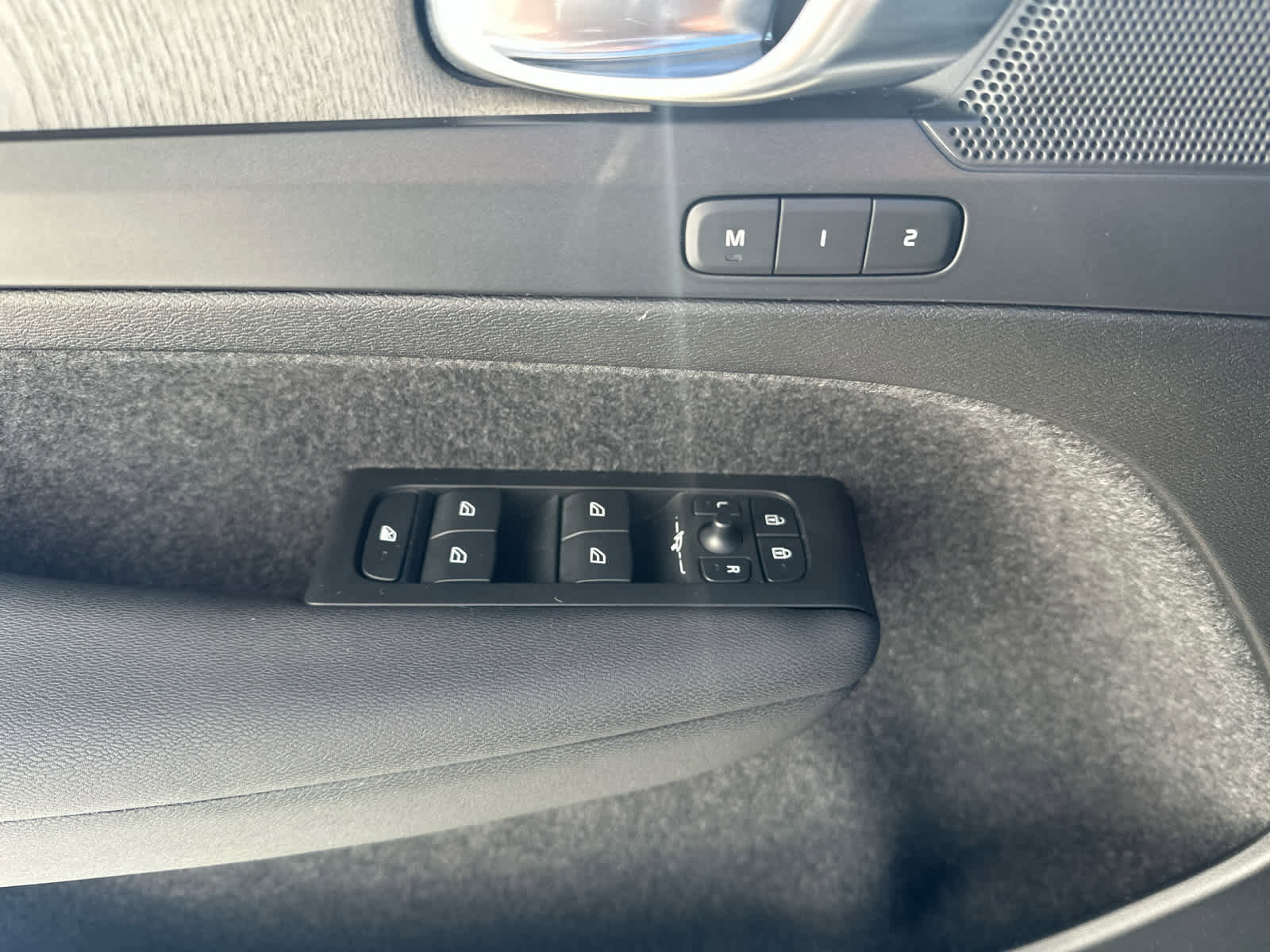 Used 2023 Volvo XC40 B5 Plus w/ Protection Package Premier image 14