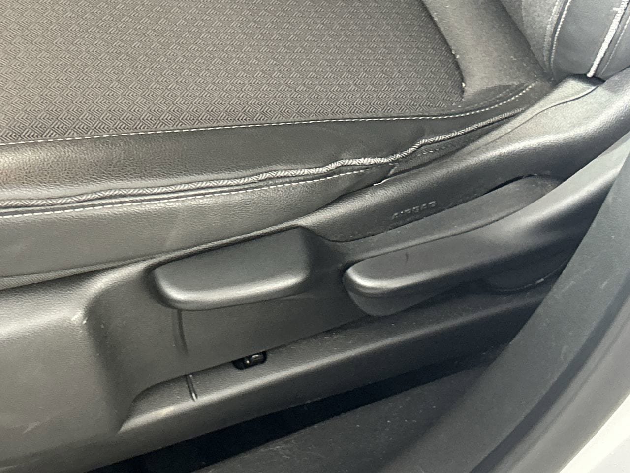 Used 2025 Buick Encore GX Preferred FWD image 19