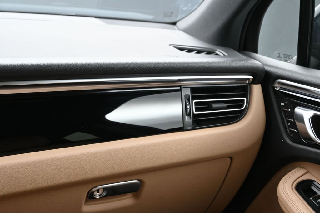 Certified 2020 Porsche Macan S AWD/4WD image 22