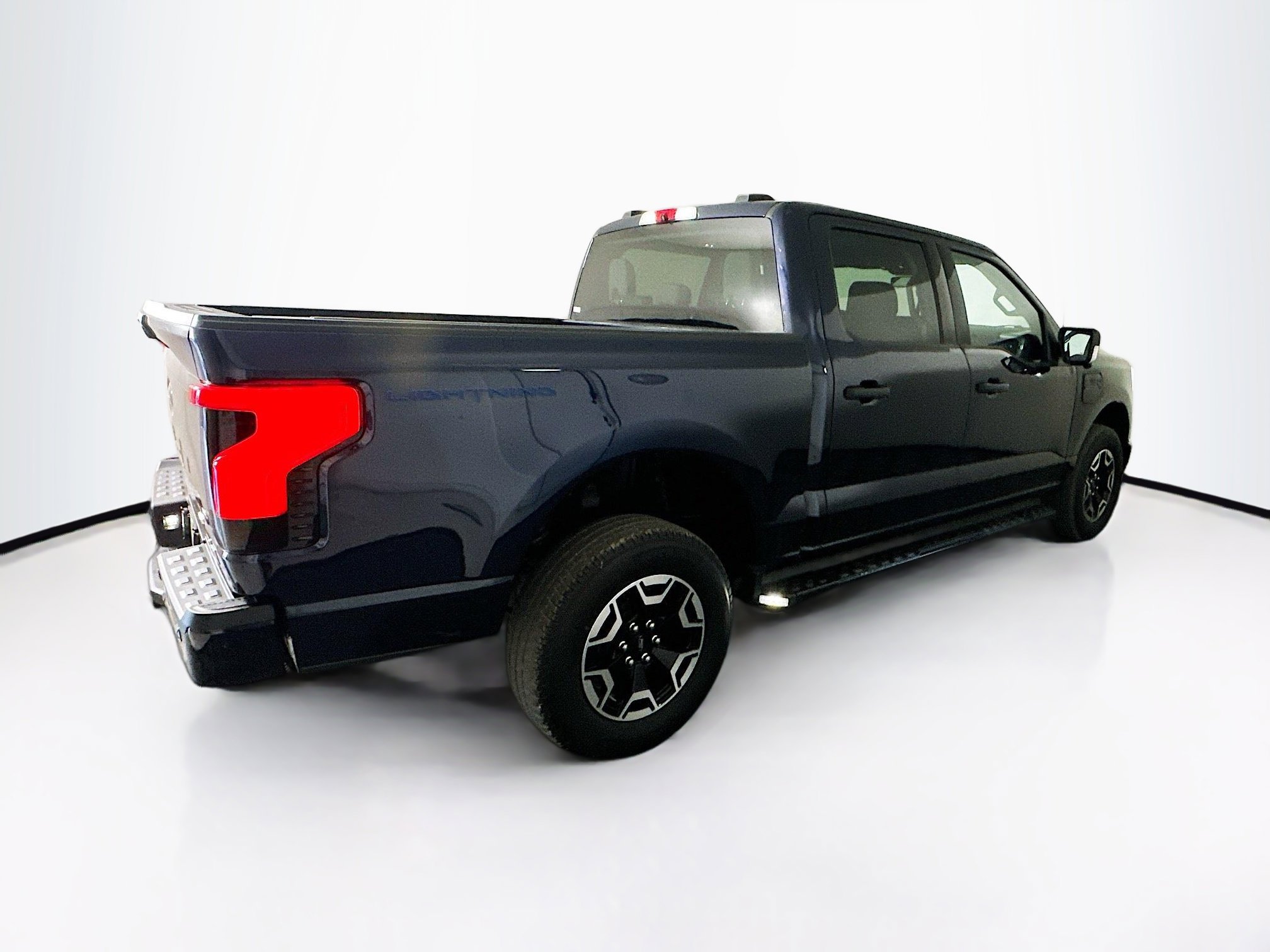 Used 2023 Ford F150 Lightning XLT image 9