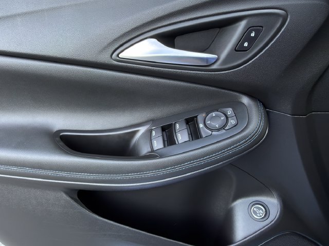 Certified 2025 Buick Encore GX Sport Touring FWD image 22