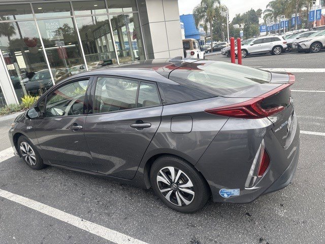 Used 2018 Toyota Prius Prime Premium image 3