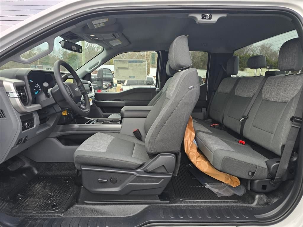 New 2026 Ford F550 4x4 SuperCab Super Duty w/ XLT Value Package image 9