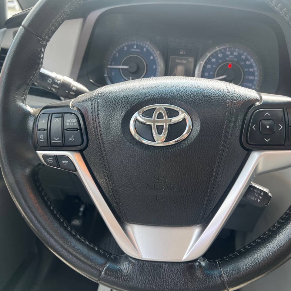 Used 2015 Toyota Sienna XLE FWD image 15