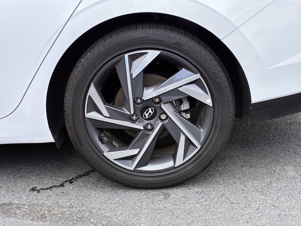 Certified 2025 Hyundai Elantra Limited FWD image 48