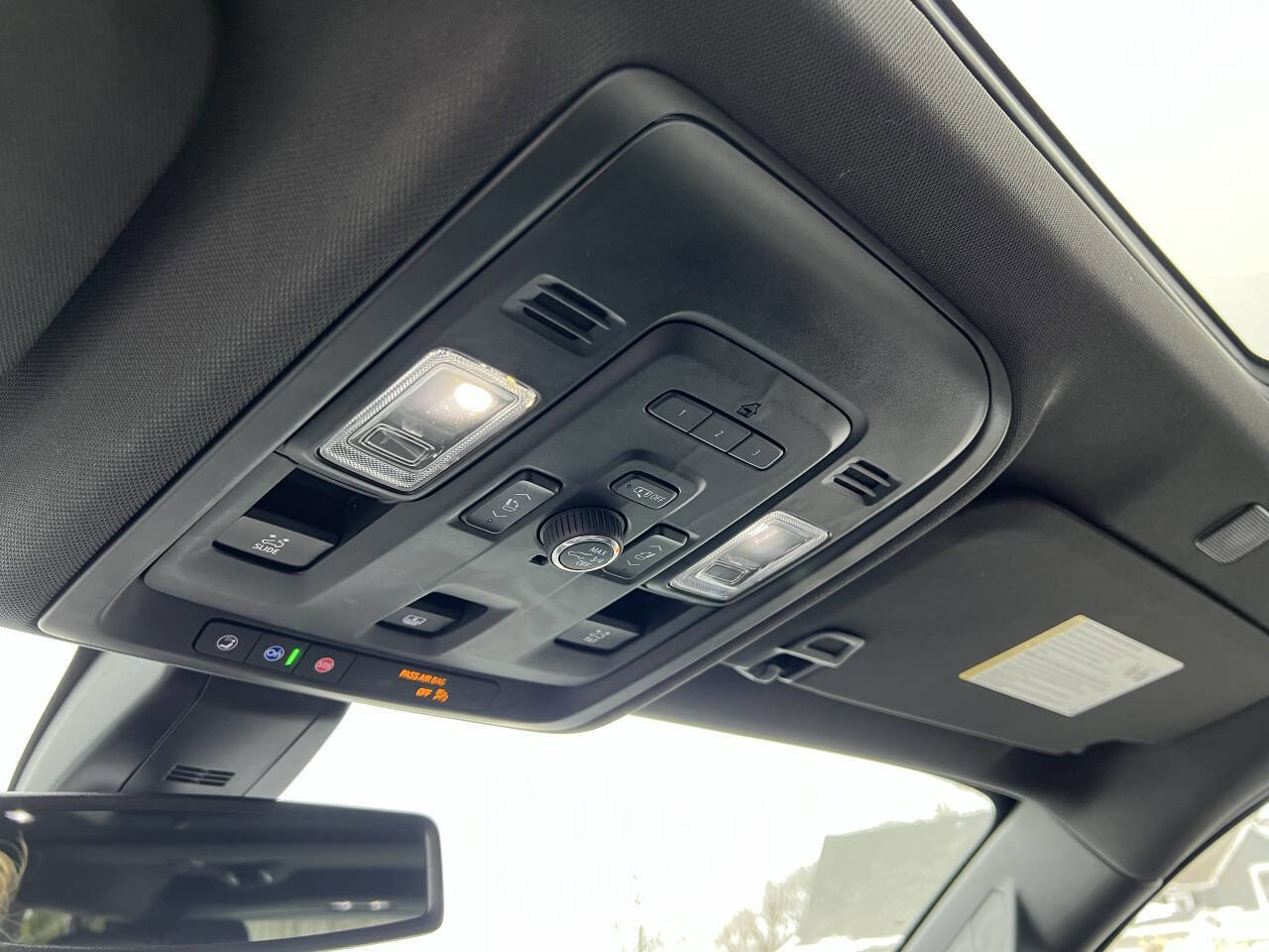 Used 2021 Chevrolet Suburban Z71 w/ Z71 Signature Package image 21