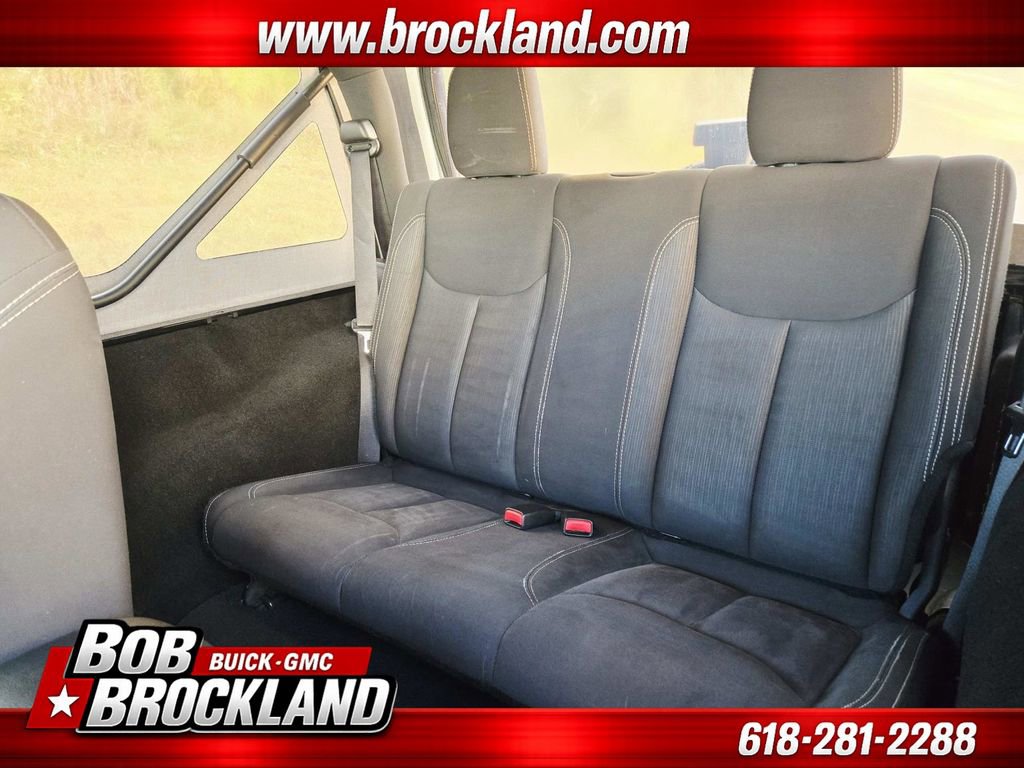 Used 2017 Jeep Wrangler Sahara w/ Connectivity Group image 12