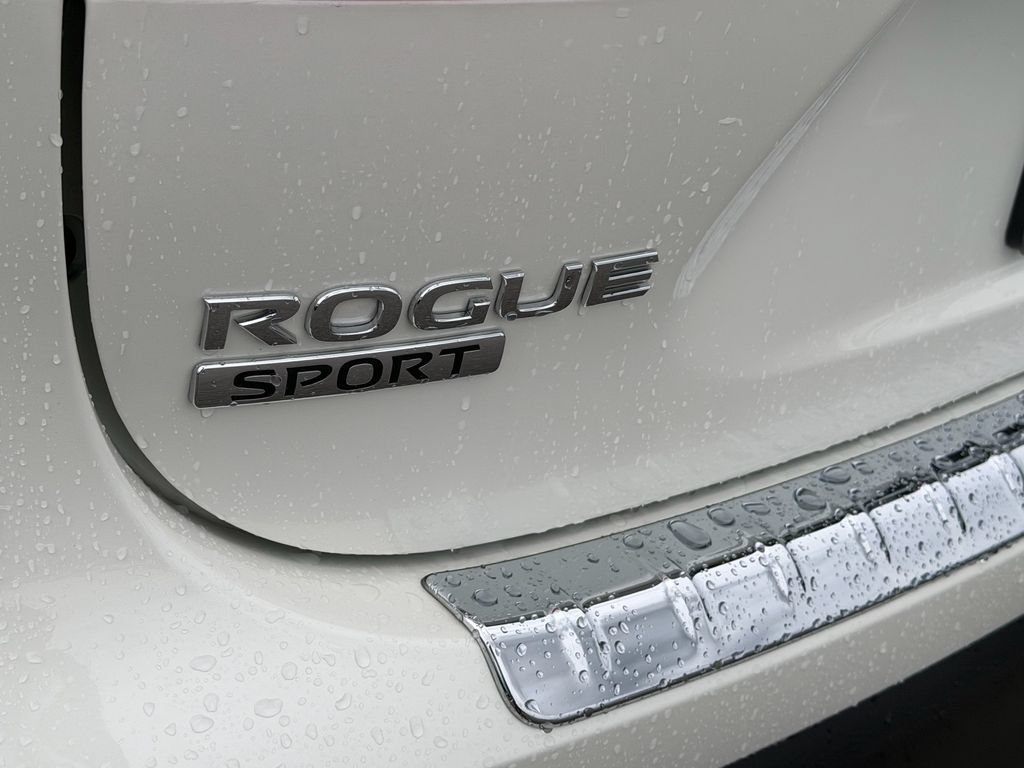Certified 2022 Nissan Rogue Sport SV FWD image 11