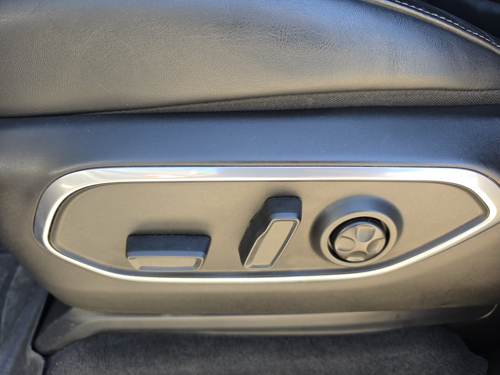 Used 2022 Jeep Wagoneer Series III AWD/4WD image 11