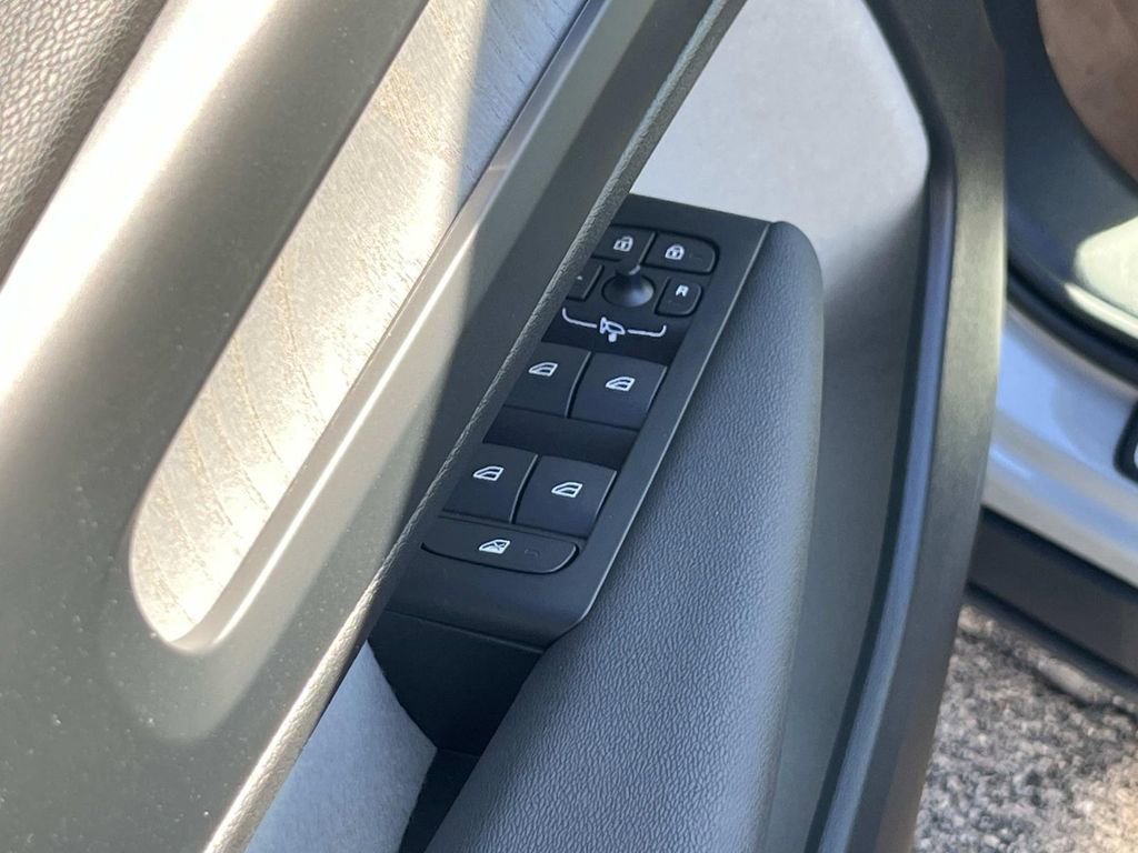New 2026 Volvo XC40 B5 Plus w/ Protection Package Premier image 20