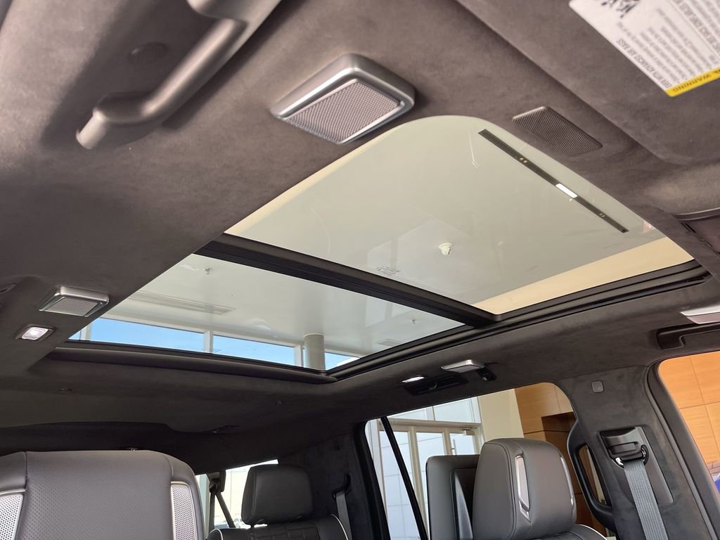 New 2026 Cadillac Escalade ESV V w/ LPO, ONYX Package image 31