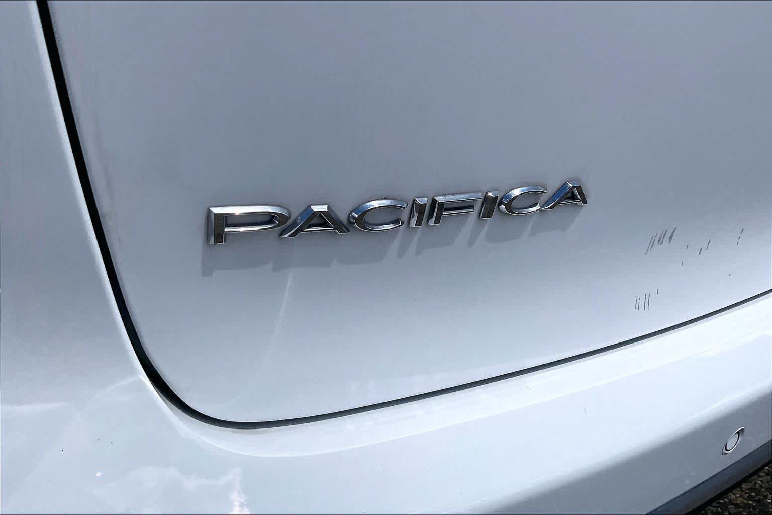 Used 2025 Chrysler Pacifica Select FWD image 29