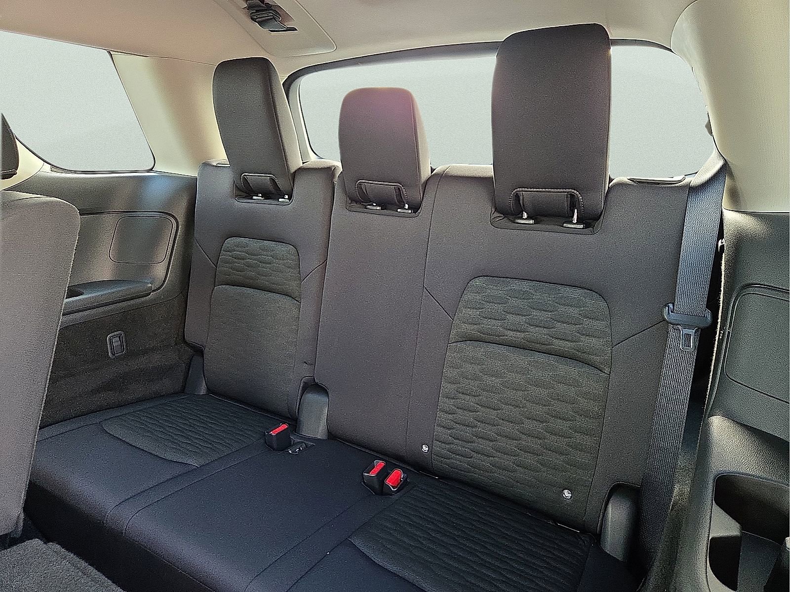 Used 2025 Nissan Pathfinder SV FWD image 10