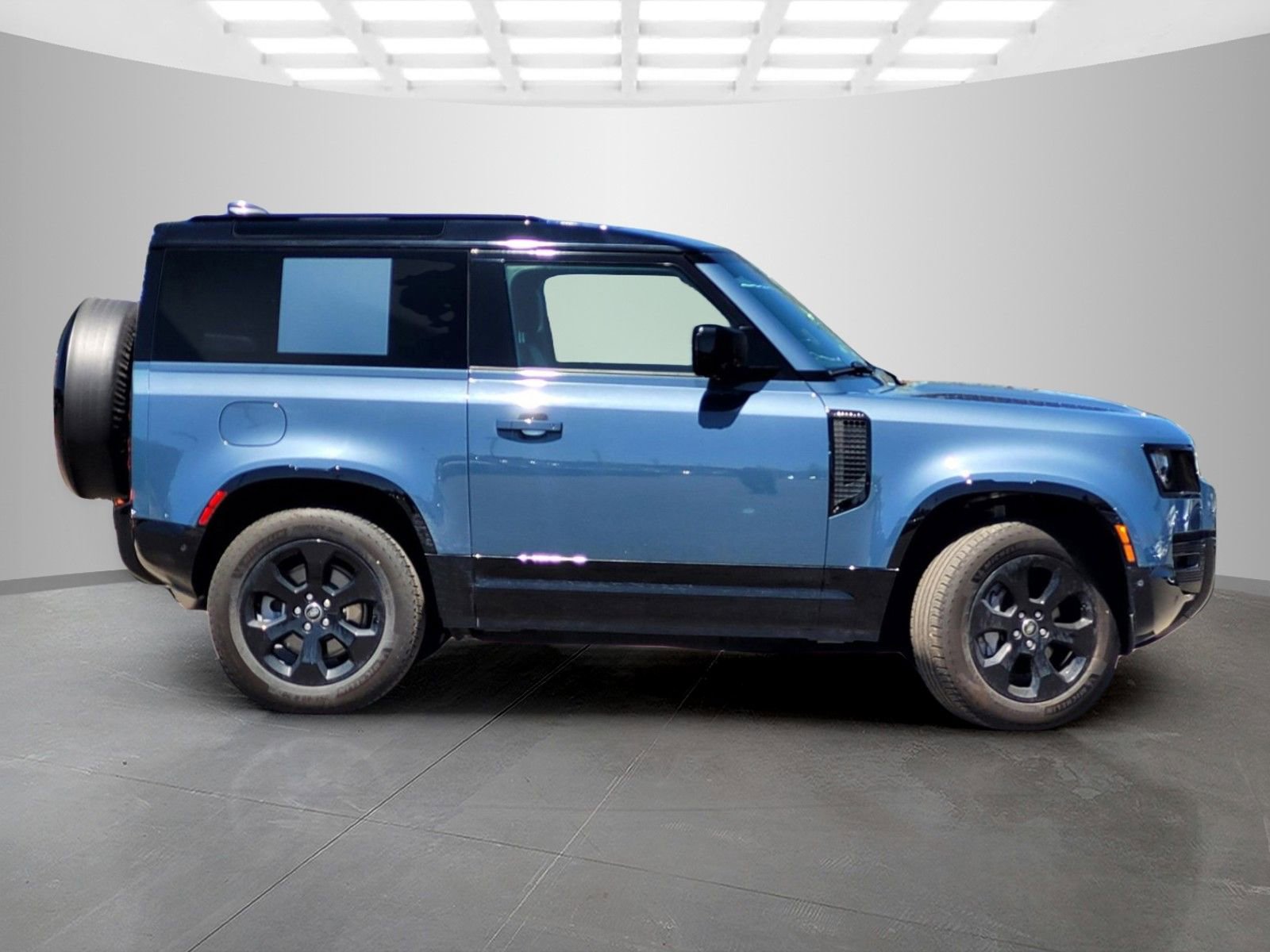 Used 2025 Land Rover Defender 90 X-Dynamic SE AWD/4WD image 7