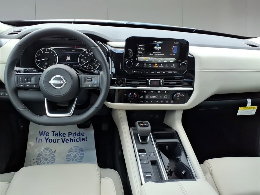 New 2025 Nissan Pathfinder SL image 30