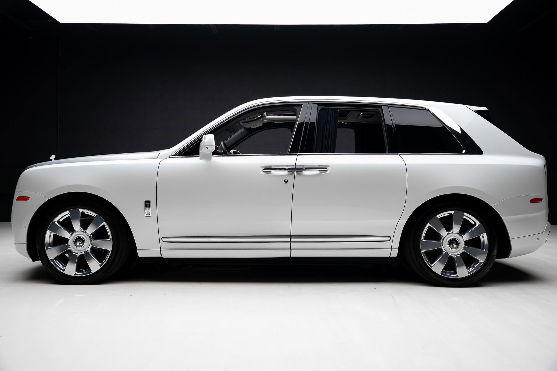 Used 2019 Rolls-Royce Cullinan AWD/4WD image 17