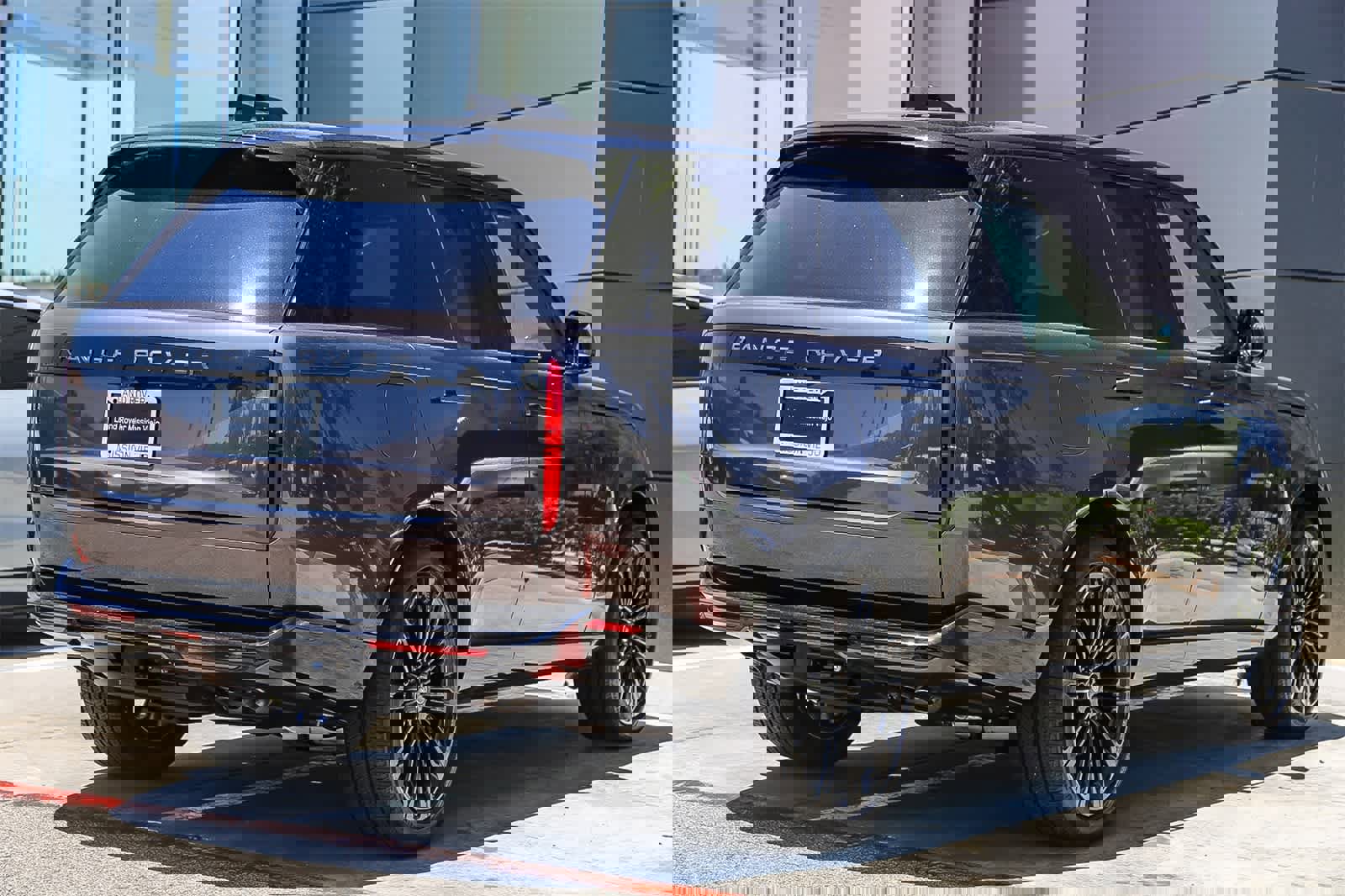 New 2025 Land Rover Range Rover Autobiography image 8