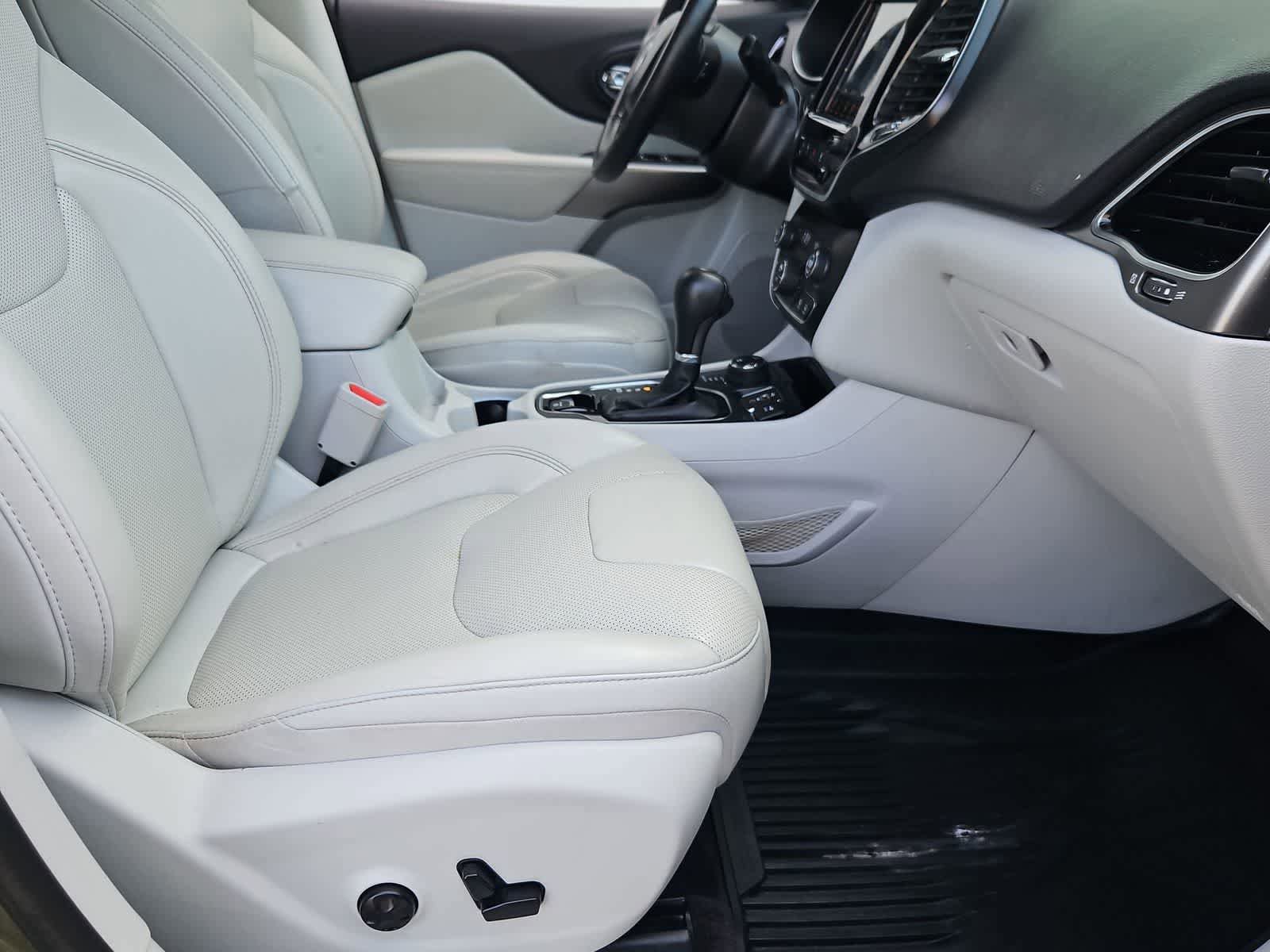 Used 2019 Jeep Cherokee Limited w/ Technology Group AWD/4WD image 22