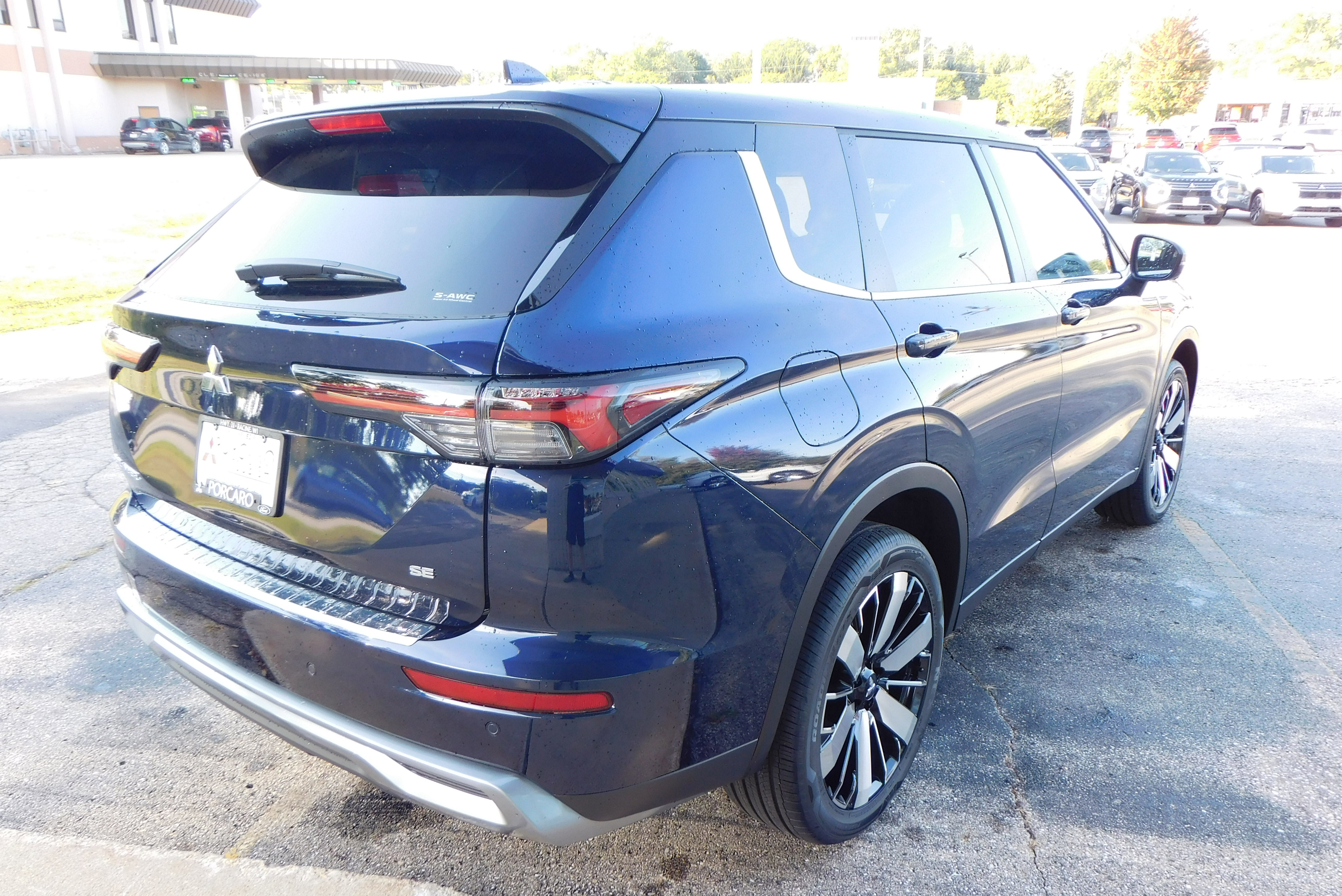 Used 2025 Mitsubishi Outlander SE image 5