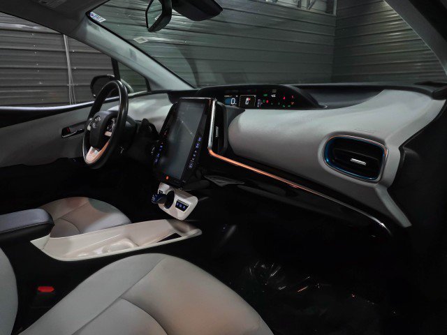 Used 2018 Toyota Prius Prime Advanced image 12