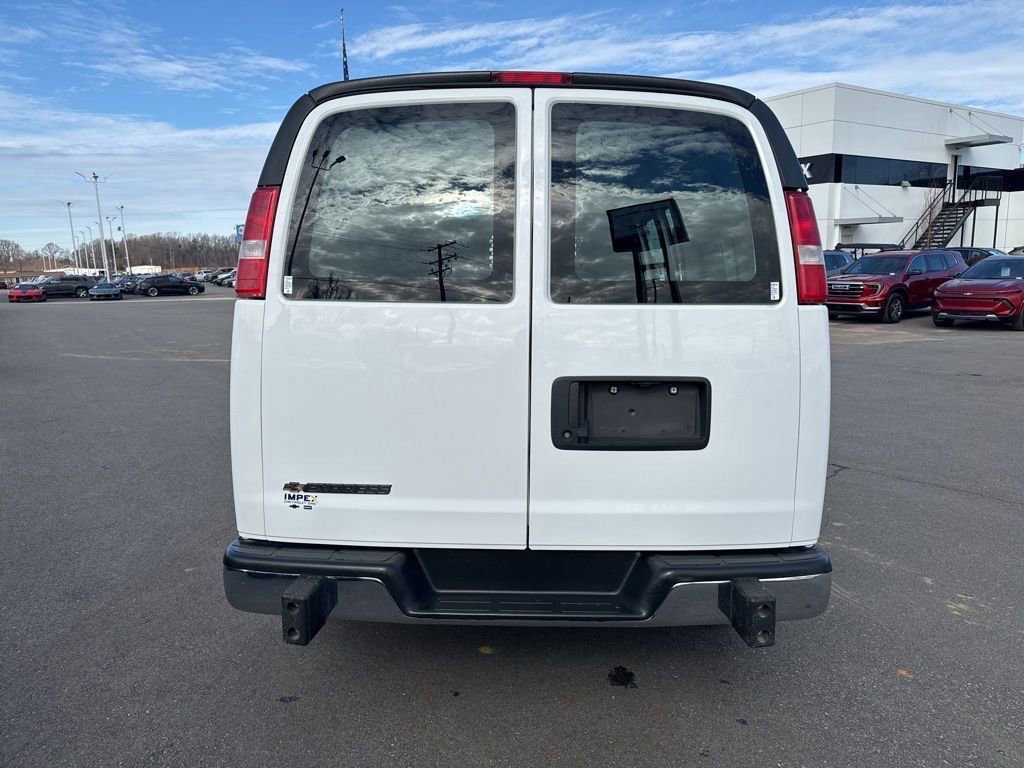 Used 2024 Chevrolet Express 2500 w/ Driver Convenience Package RWD image 4