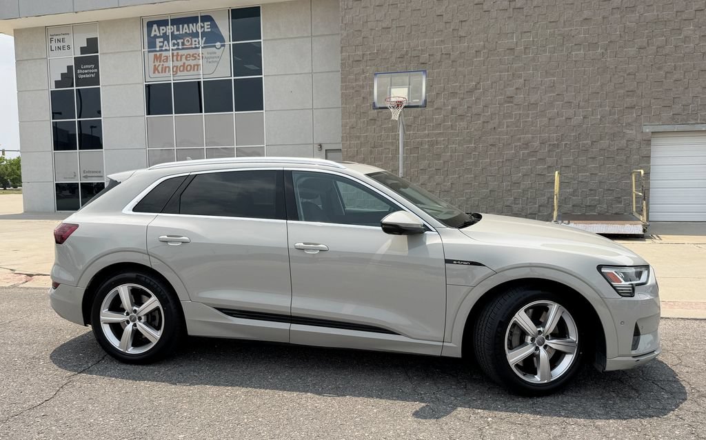 Used 2019 Audi e-tron Premium Plus AWD/4WD image 5