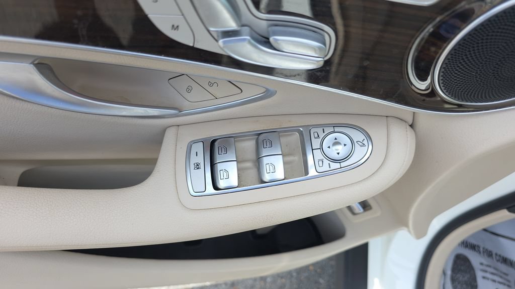 Used 2022 Mercedes-Benz GLC 300 image 12