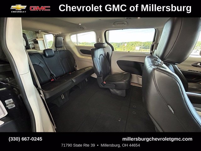 Used 2023 Chrysler Pacifica Touring-L FWD image 28
