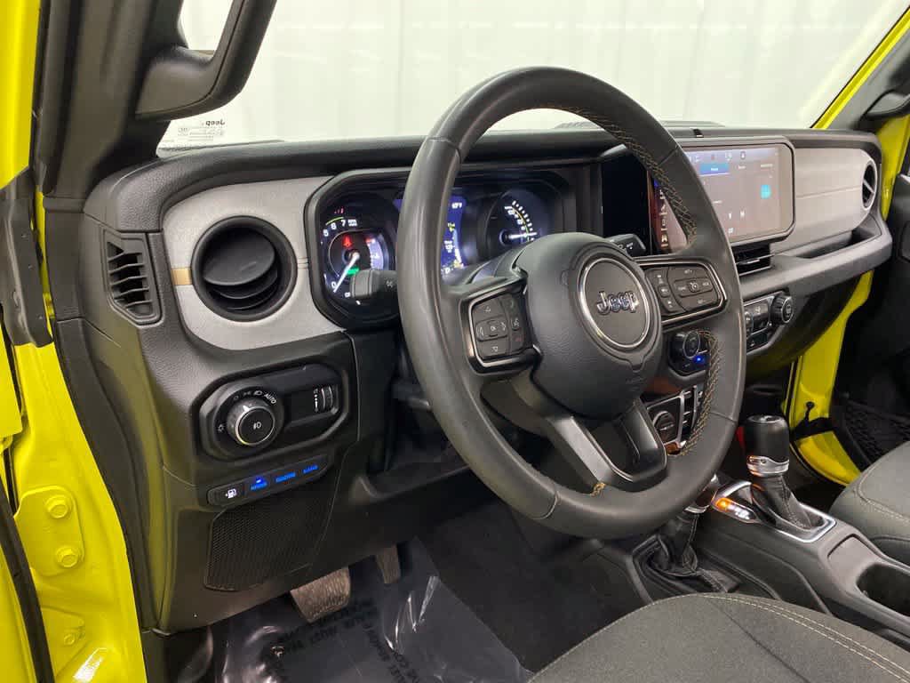 Used 2024 Jeep Wrangler Unlimited AWD/4WD image 2