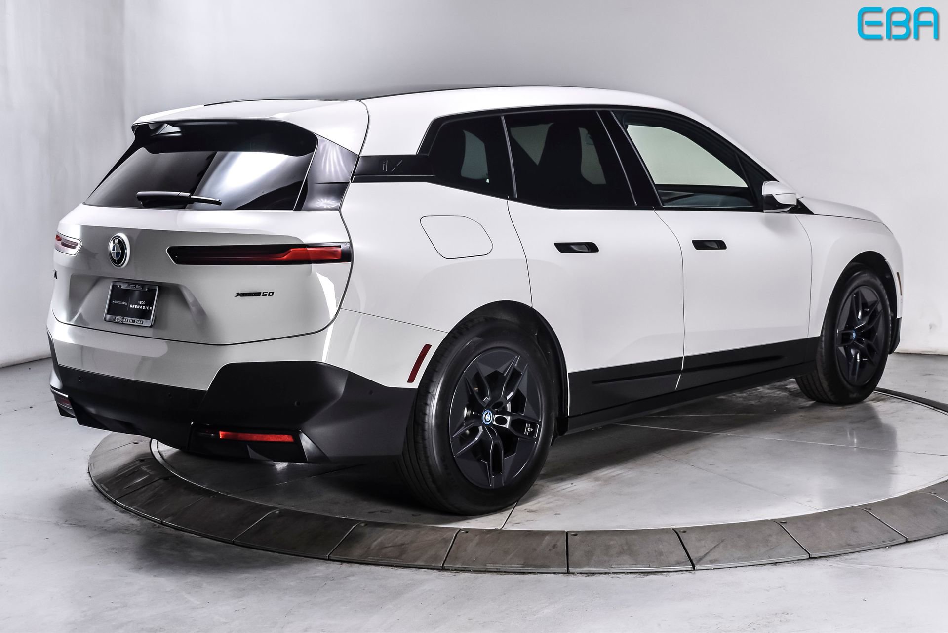 Used 2023 BMW iX xDrive50 w/ Premium Package AWD/4WD image 6