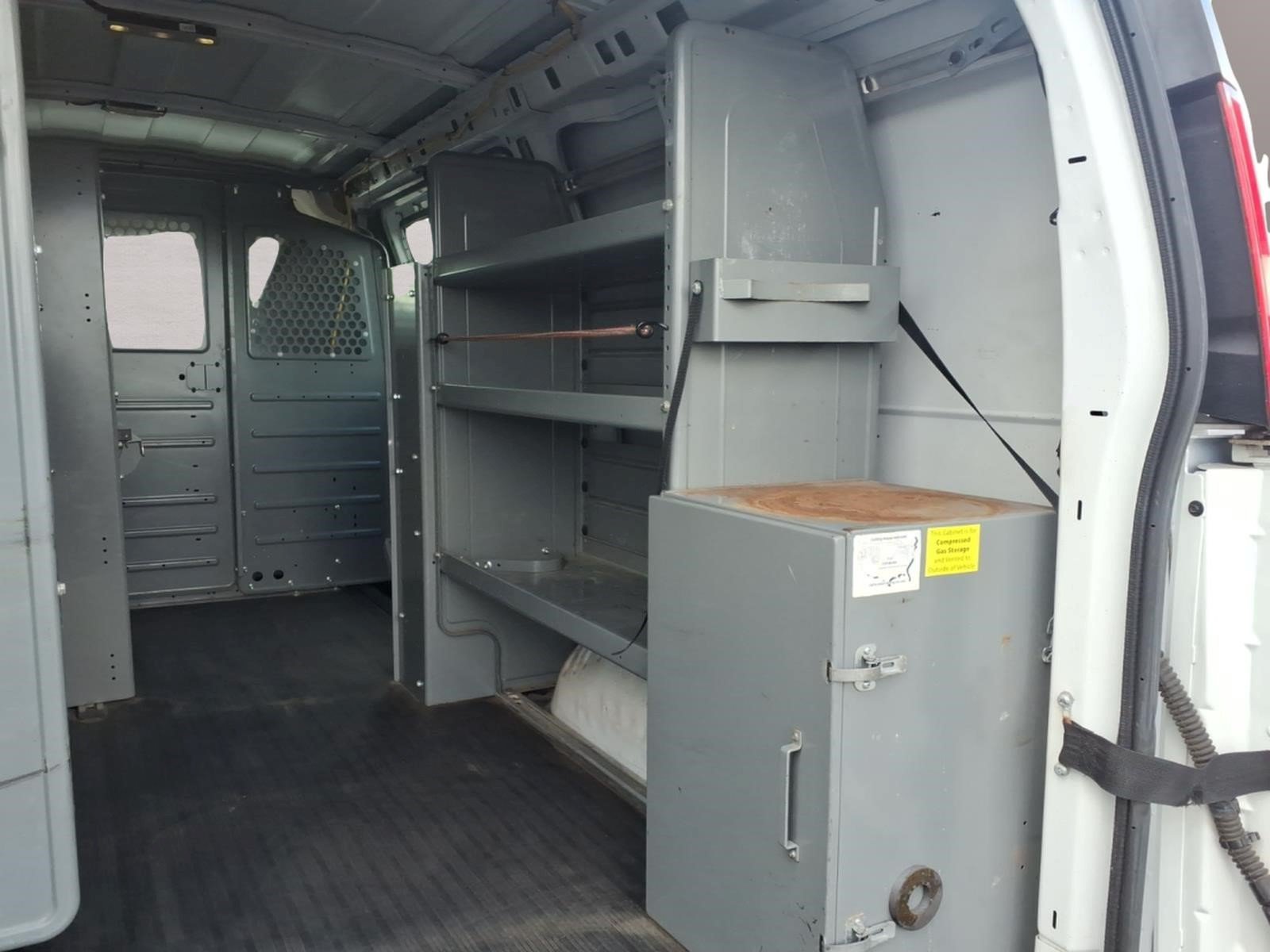 Used 2015 Chevrolet Express 2500 RWD image 25