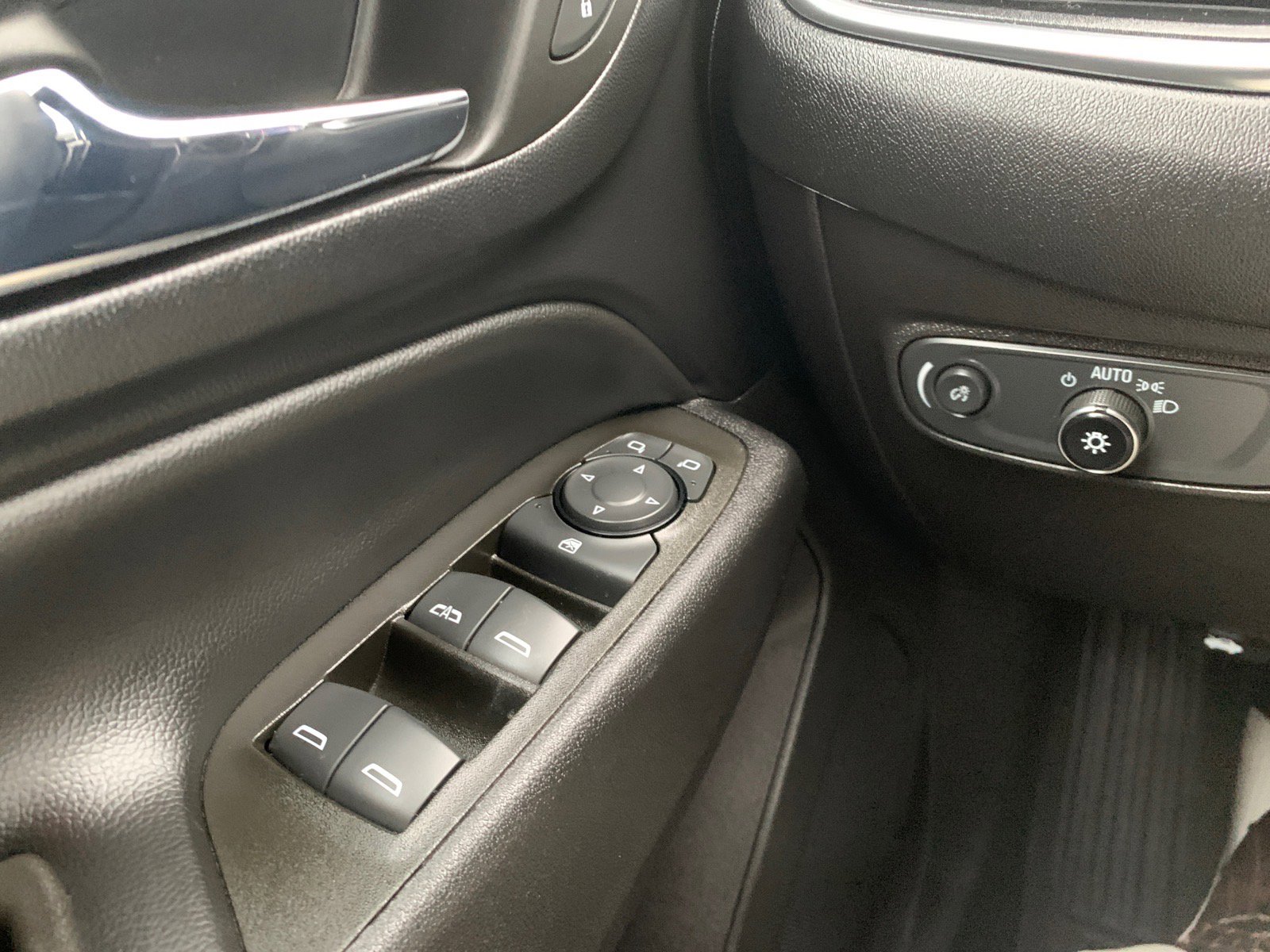 Used 2023 Chevrolet Equinox LT image 16