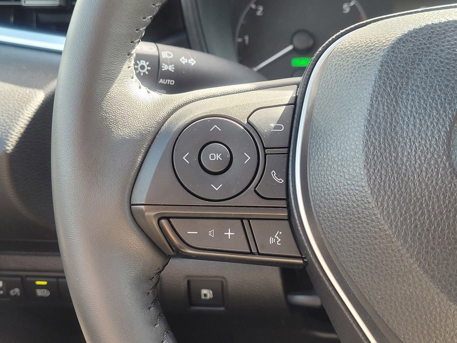 Used 2024 Toyota Corolla SE w/ SE Package image 21