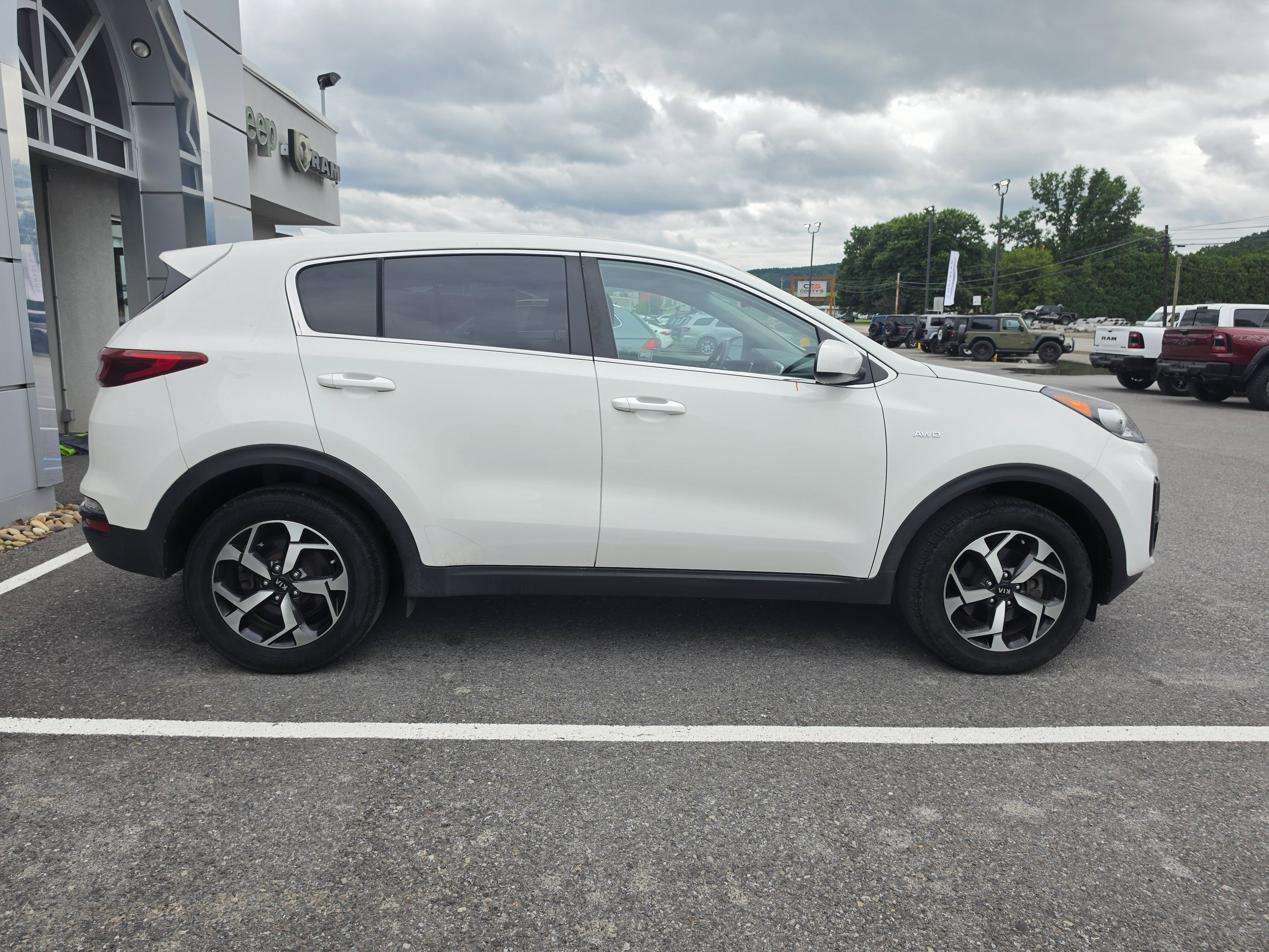 Used 2021 Kia Sportage LX AWD/4WD image 2