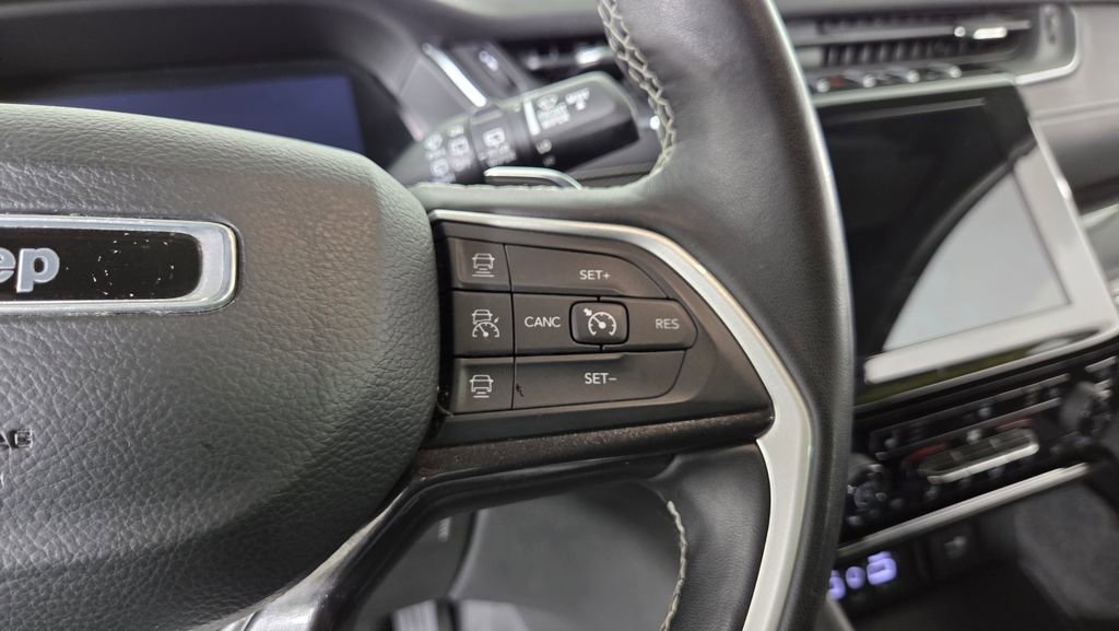 Used 2022 Jeep Grand Cherokee L Laredo w/ Luxury Tech Group I AWD/4WD image 19