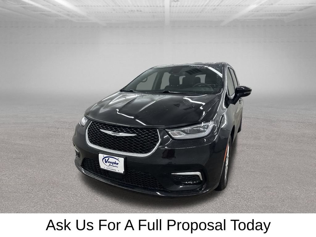Used 2025 Chrysler Pacifica Select FWD image 6