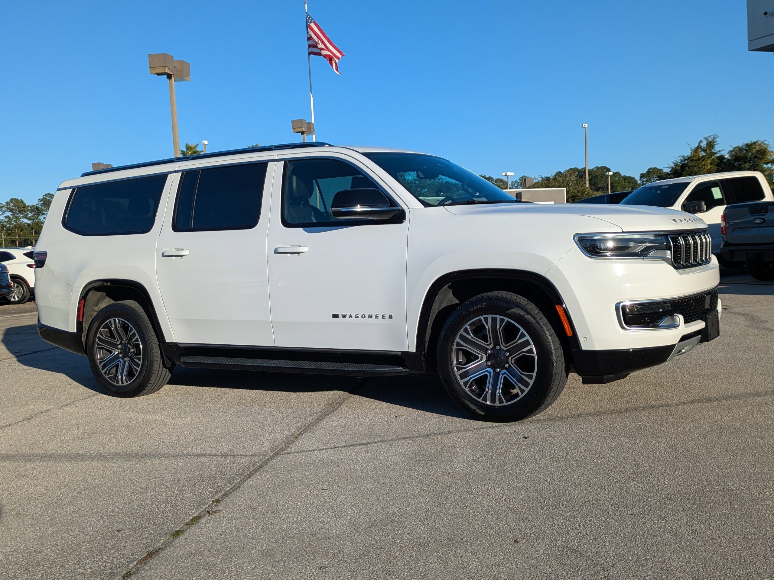 Used 2024 Jeep Wagoneer L Series II image 2