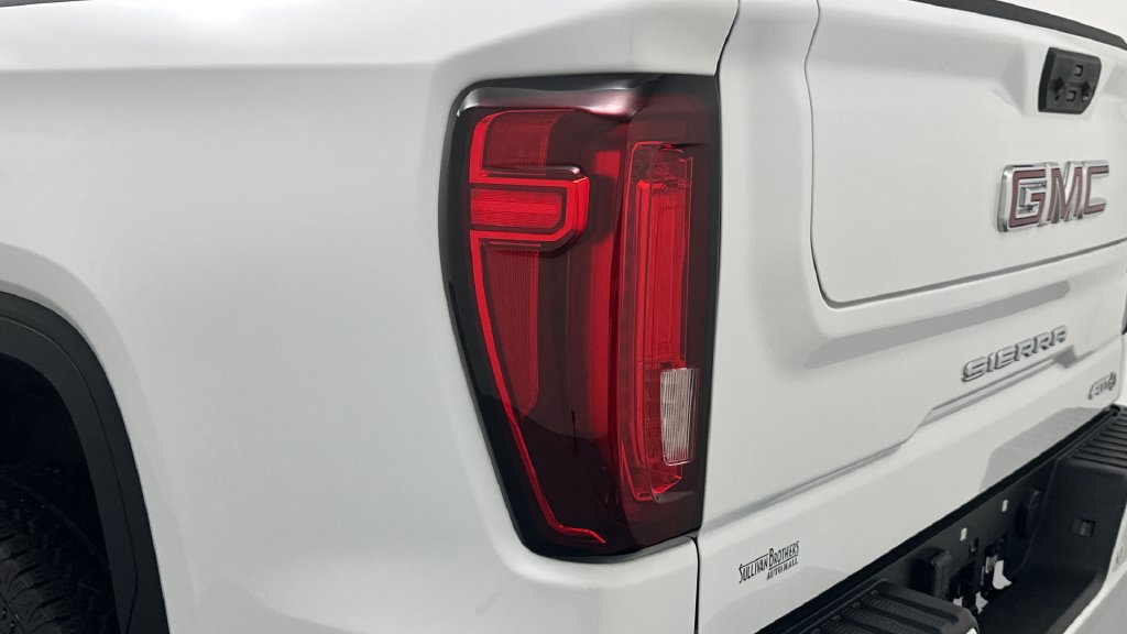 Used 2025 GMC Sierra 1500 AT4 w/ AT4 Premium Package AWD/4WD image 23