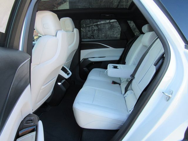 New 2025 Cadillac Lyriq Luxury RWD image 11