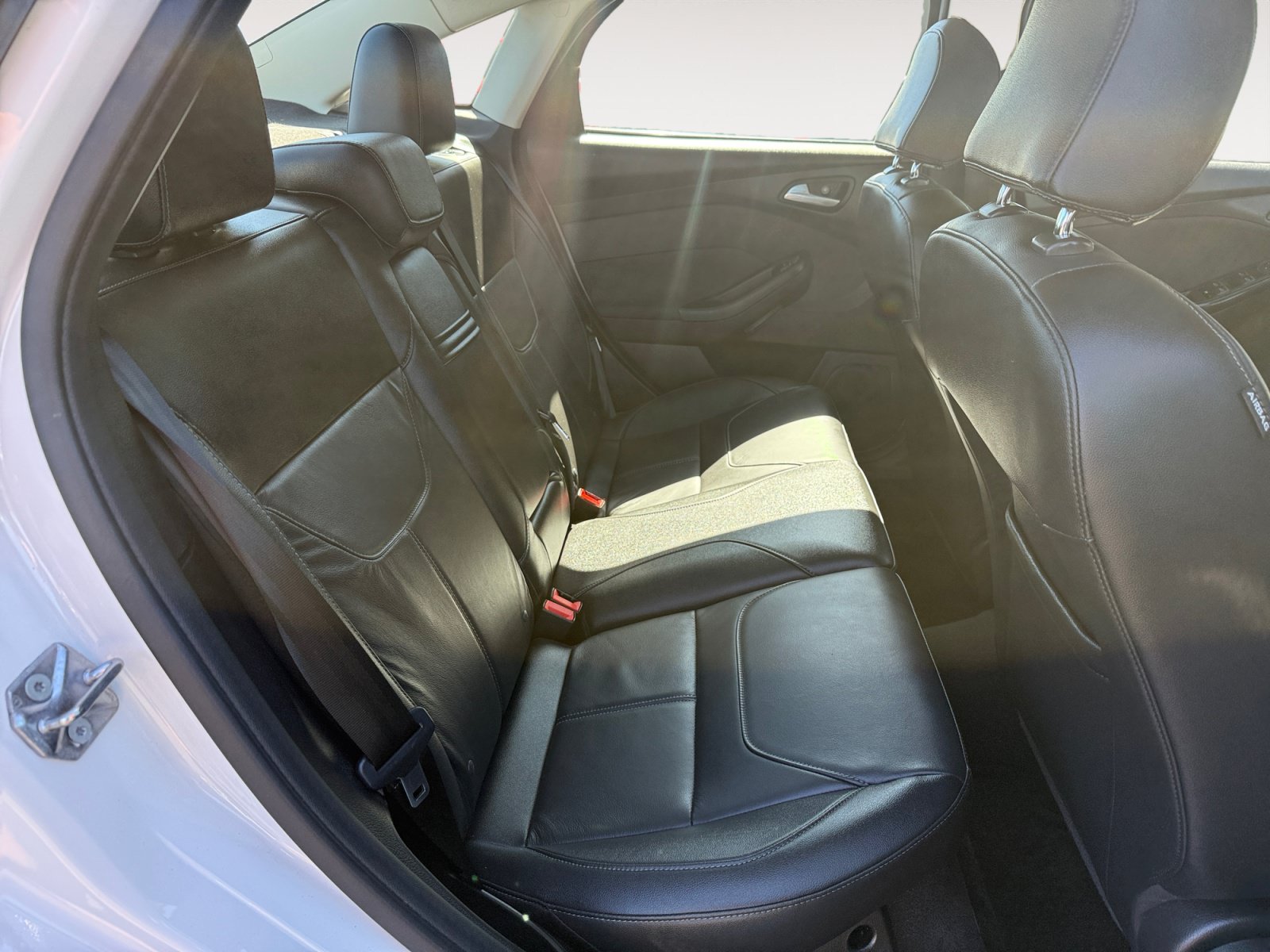 Used 2015 Ford Focus Titanium w/ Titanium Technology Package FWD image 18