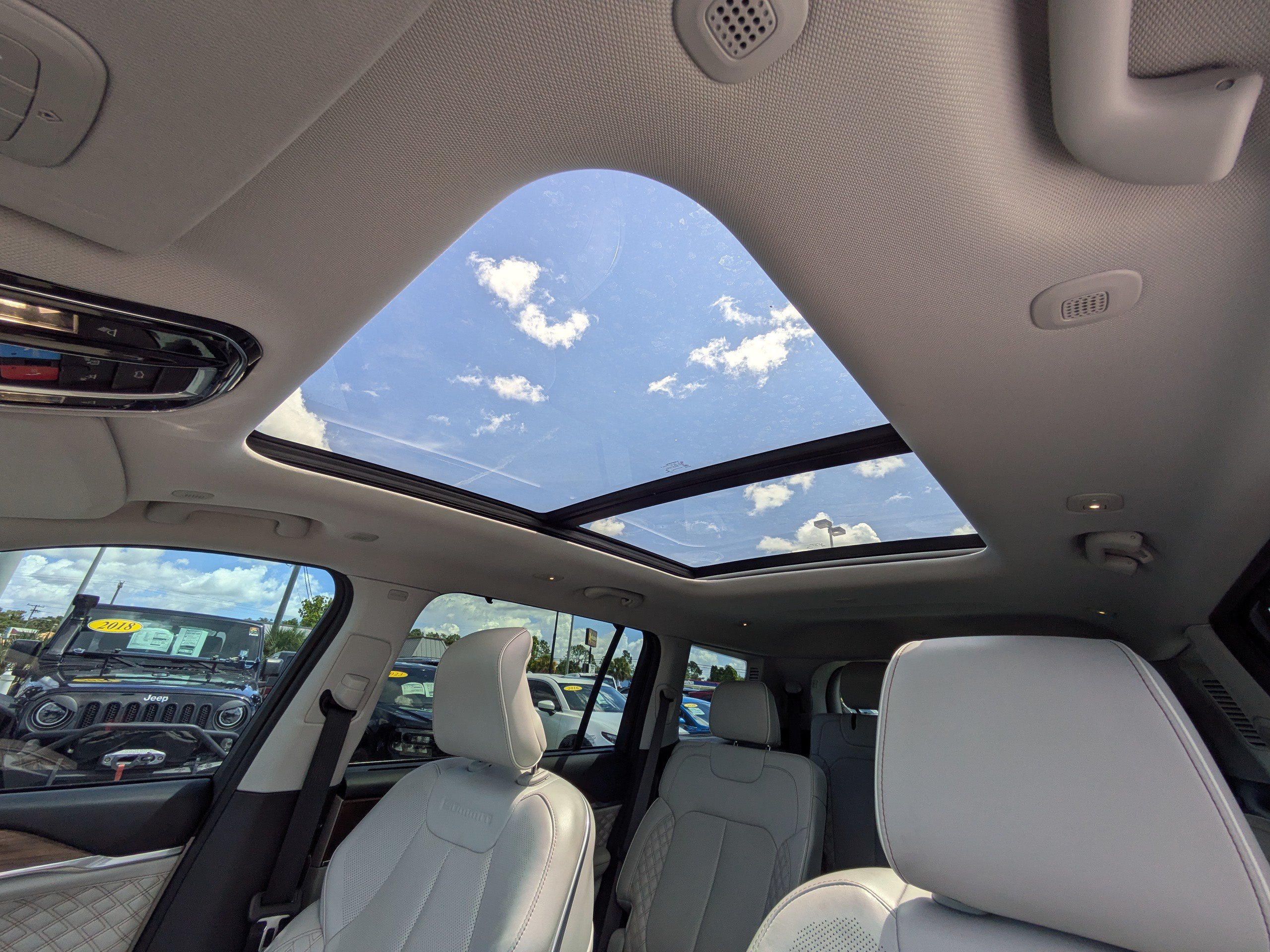 Used 2021 Jeep Grand Cherokee L Summit w/ Luxury Tech Group V AWD/4WD image 22