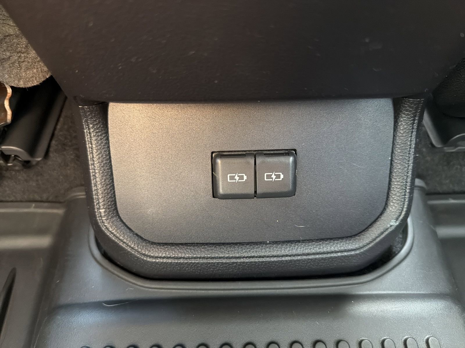 Used 2024 Toyota Highlander LE image 90