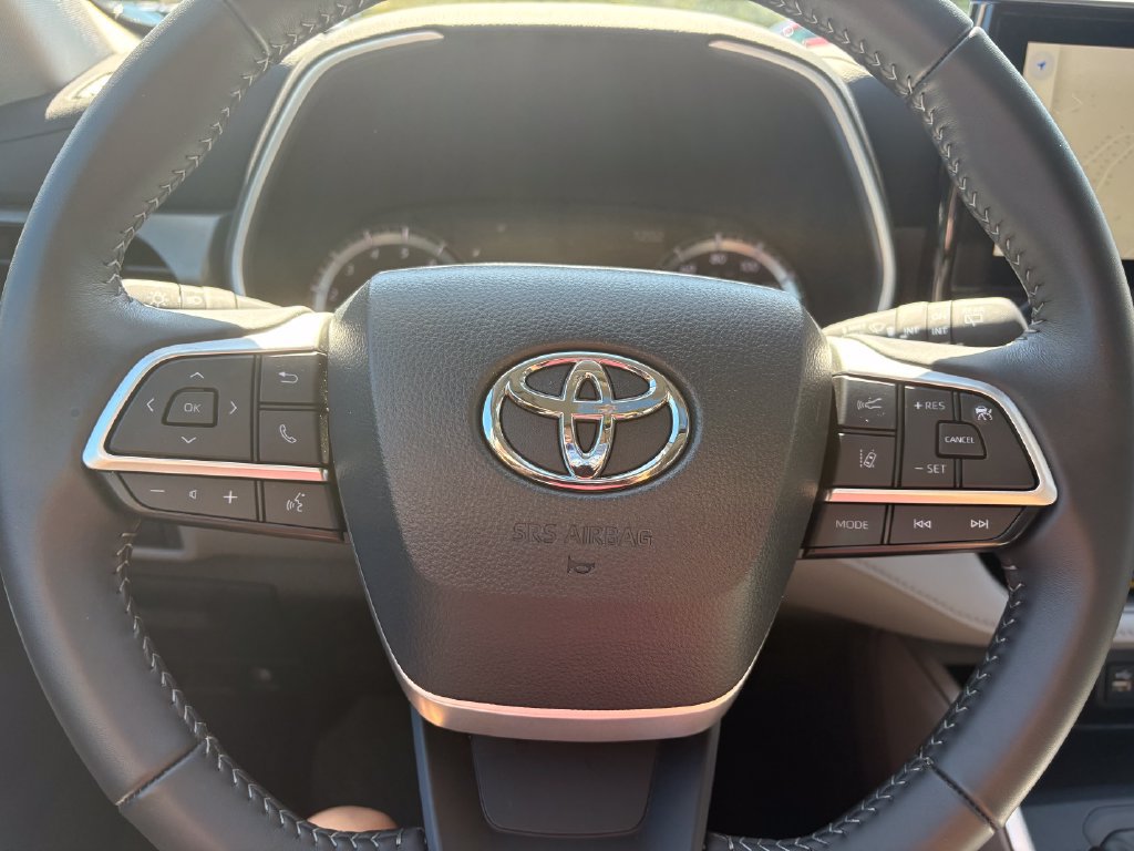 Used 2026 Toyota Highlander XLE AWD/4WD image 8