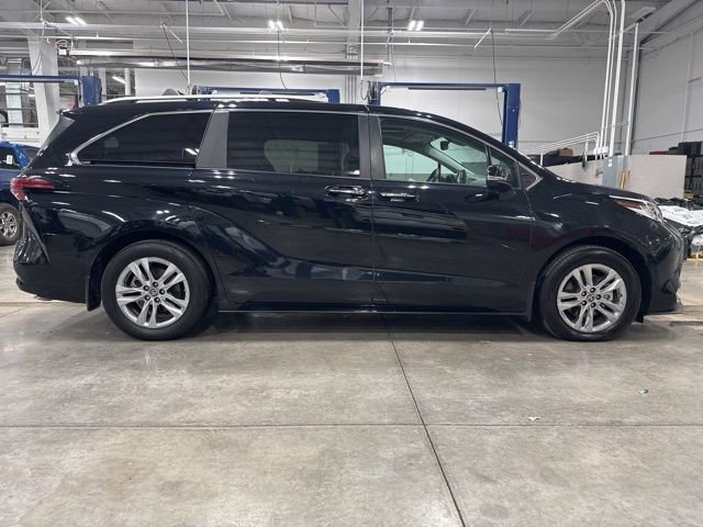 Used 2024 Toyota Sienna Limited AWD/4WD image 8