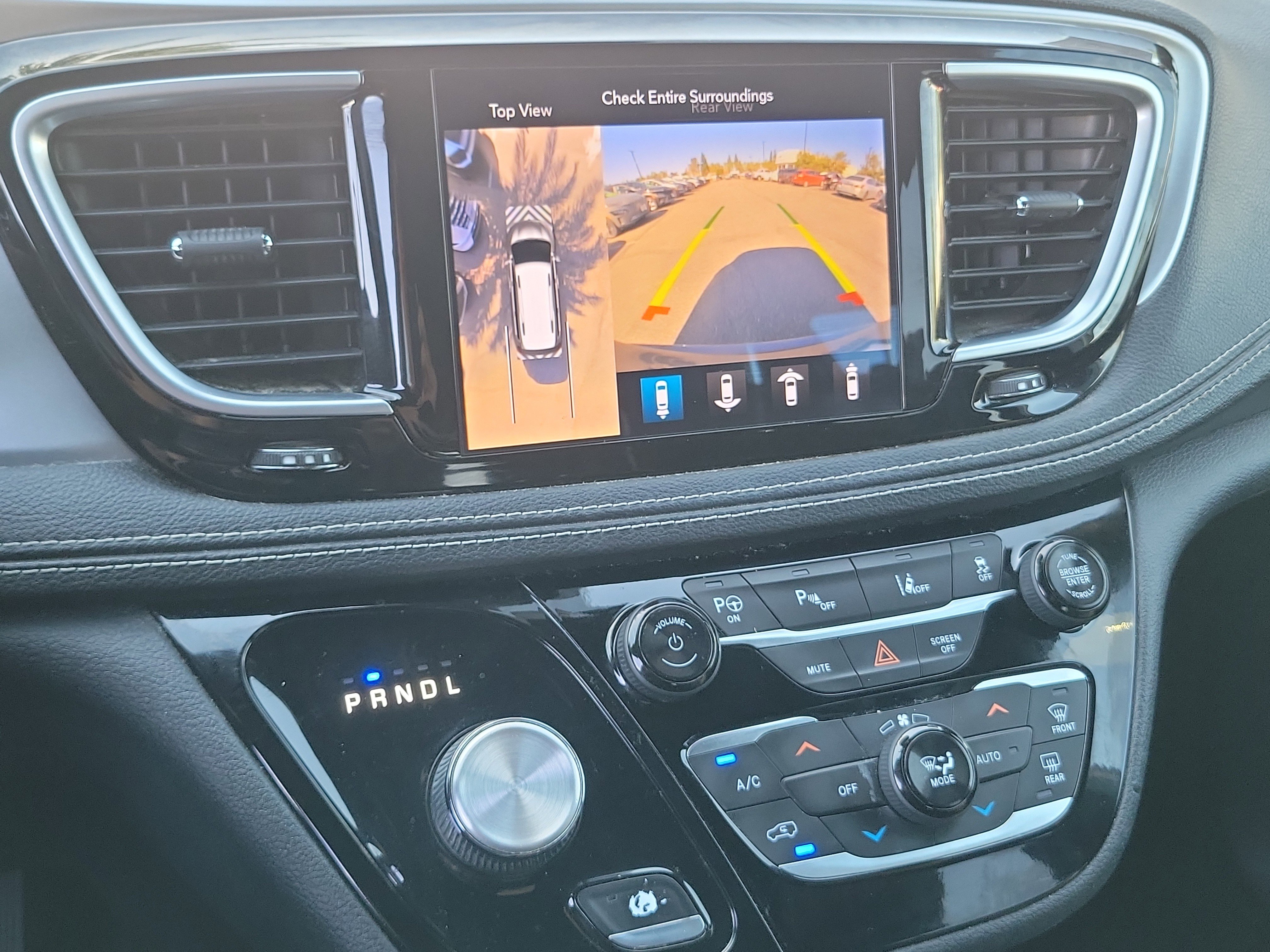 Used 2019 Chrysler Pacifica Limited w/ Advanced Safetytec Group FWD image 17