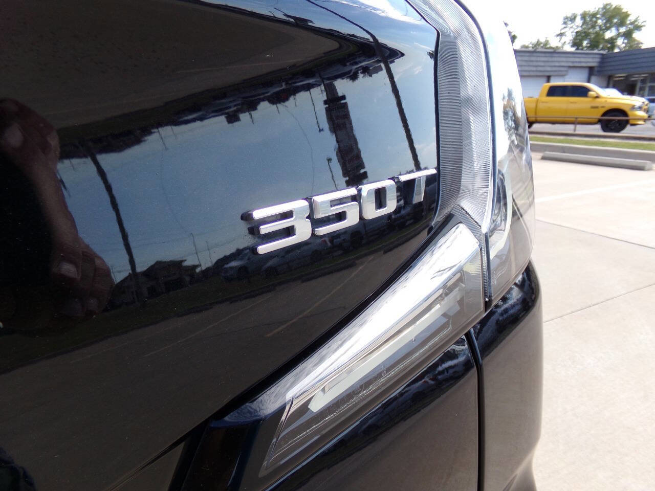 Used 2022 Cadillac XT4 Sport AWD/4WD image 40