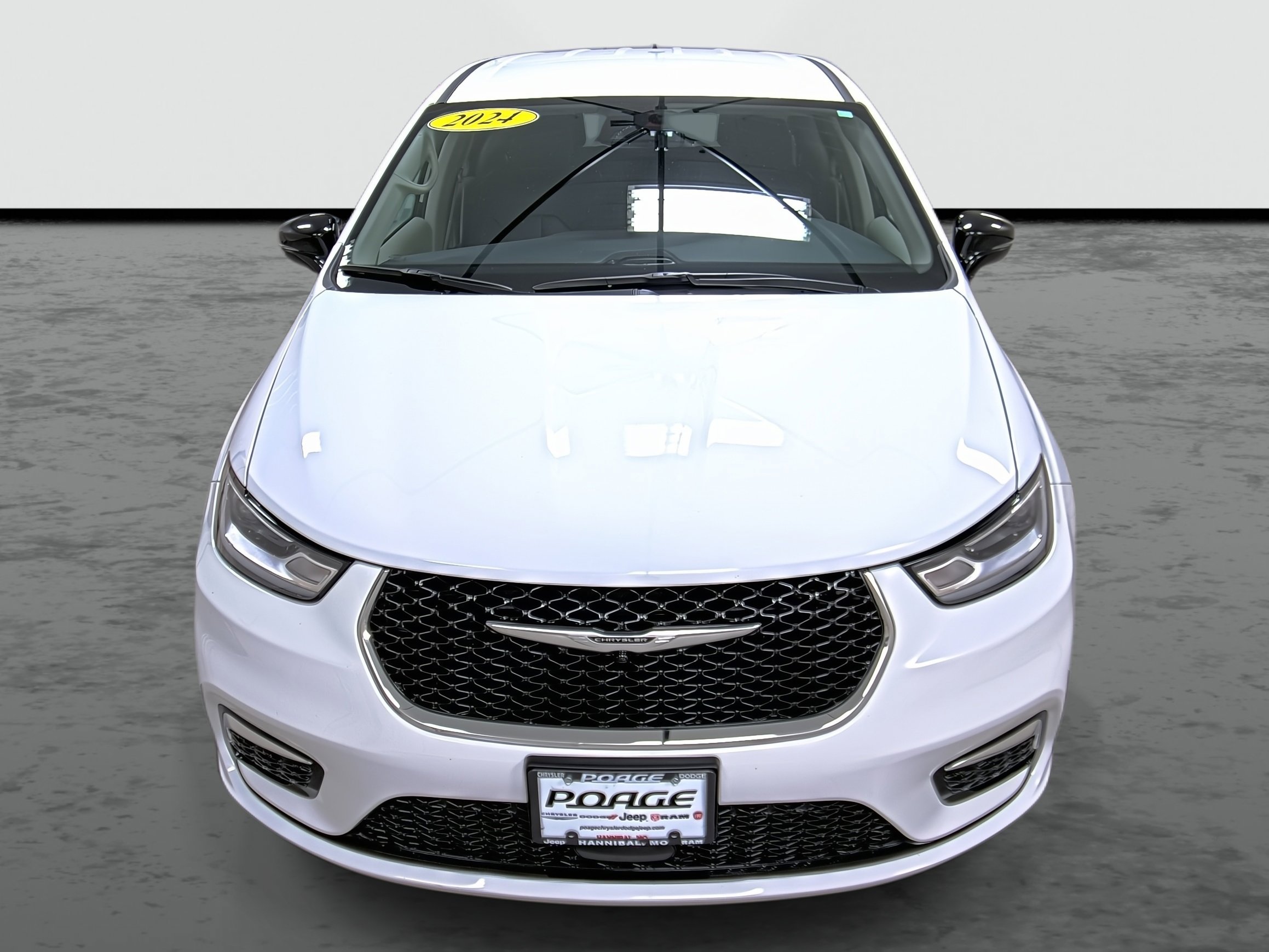 Used 2024 Chrysler Pacifica Select image 6