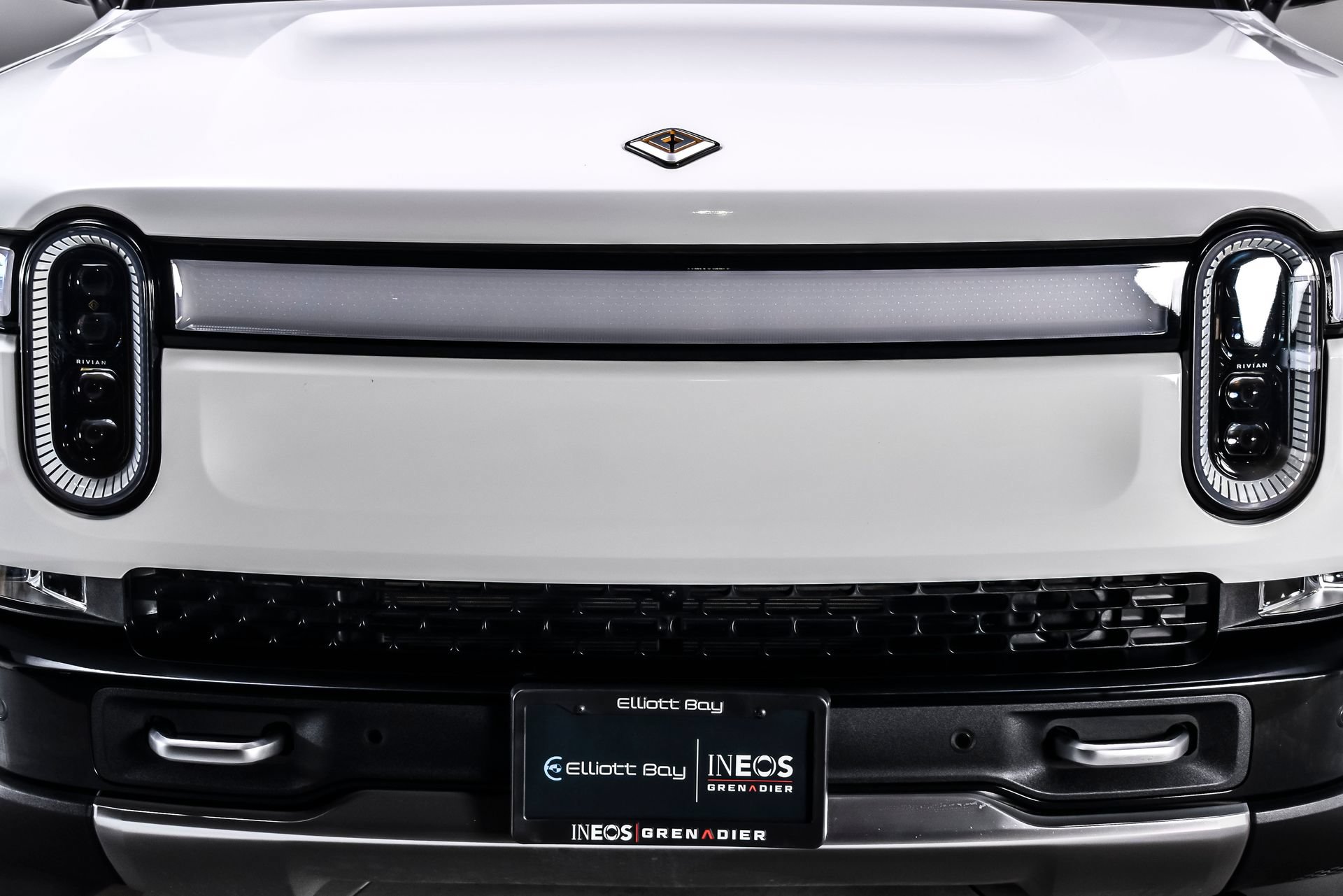 Used 2024 Rivian R1S Adventure AWD/4WD image 8