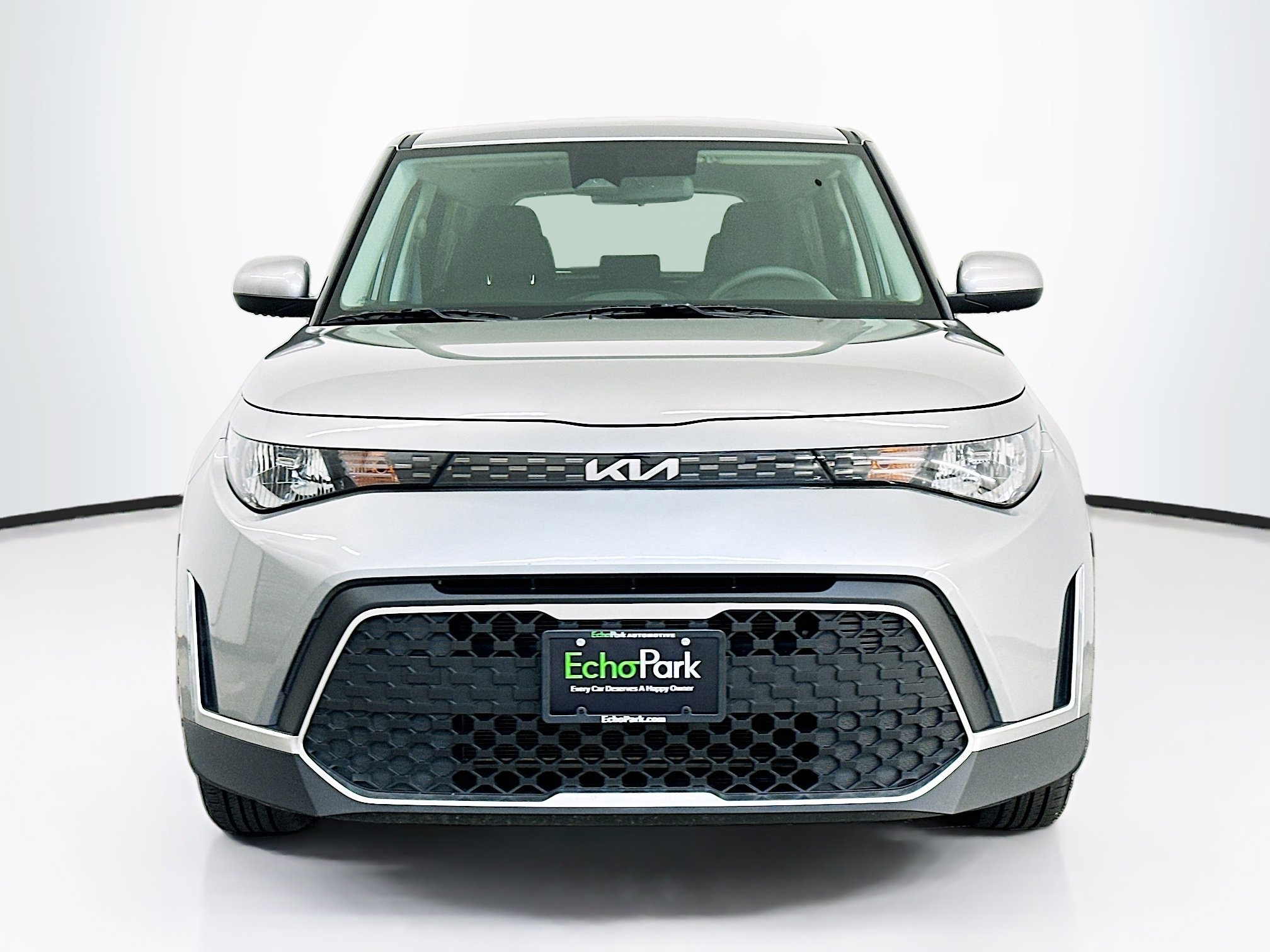 Used 2025 Kia Soul LX w/ LX Technology Package FWD image 2