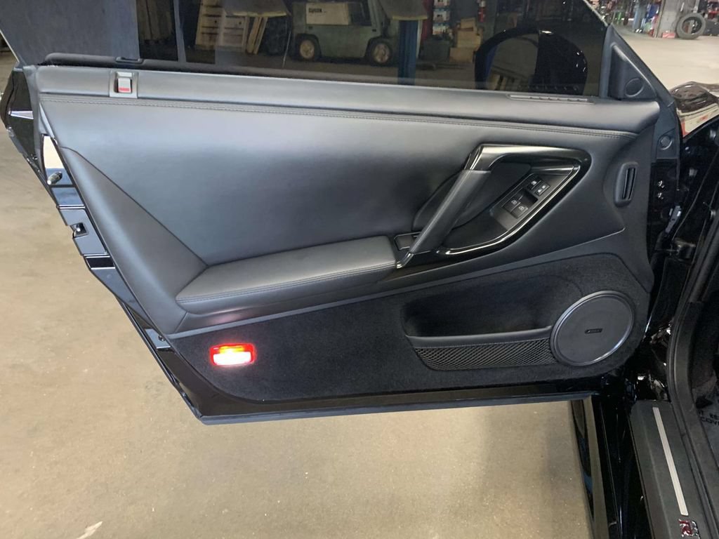 Used 2024 Nissan GT-R Premium w/ Floor Mat Package AWD/4WD image 65